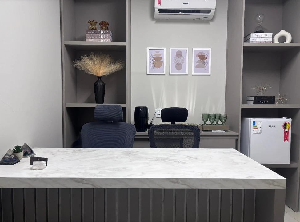 Sala de atendimento da Silva Davim Advocacia em Cuiabá/MT